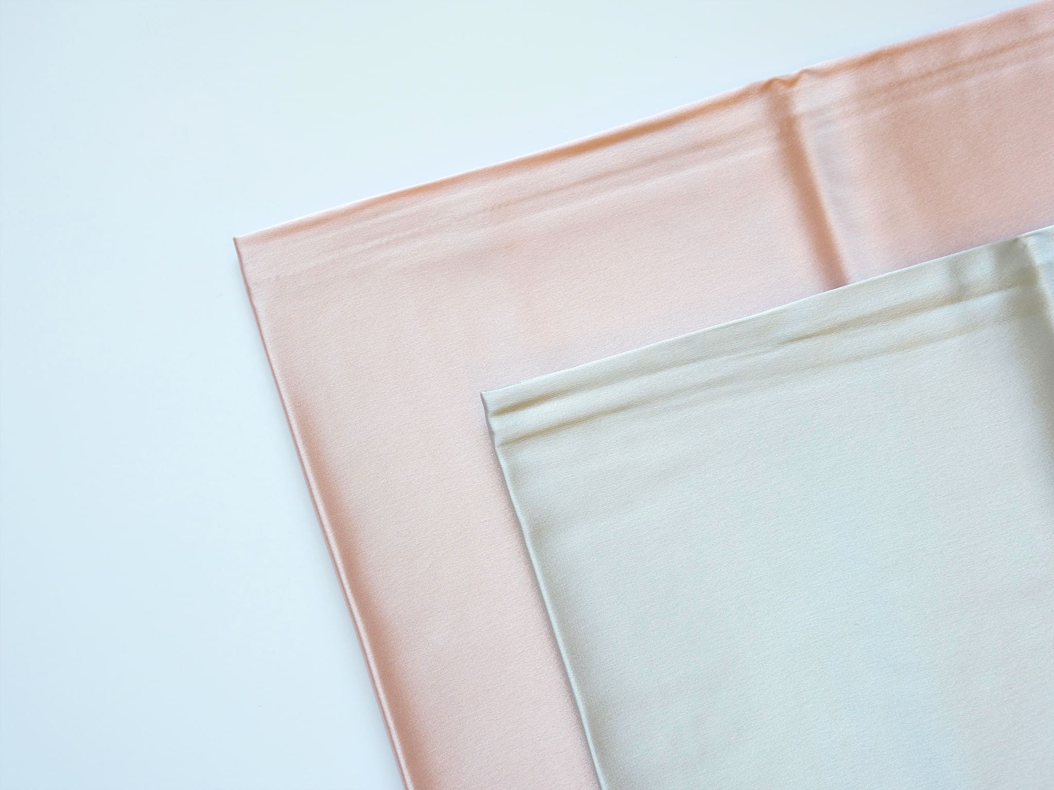22 momme double sided mulberry silk pillowcase available in pink and gray colors